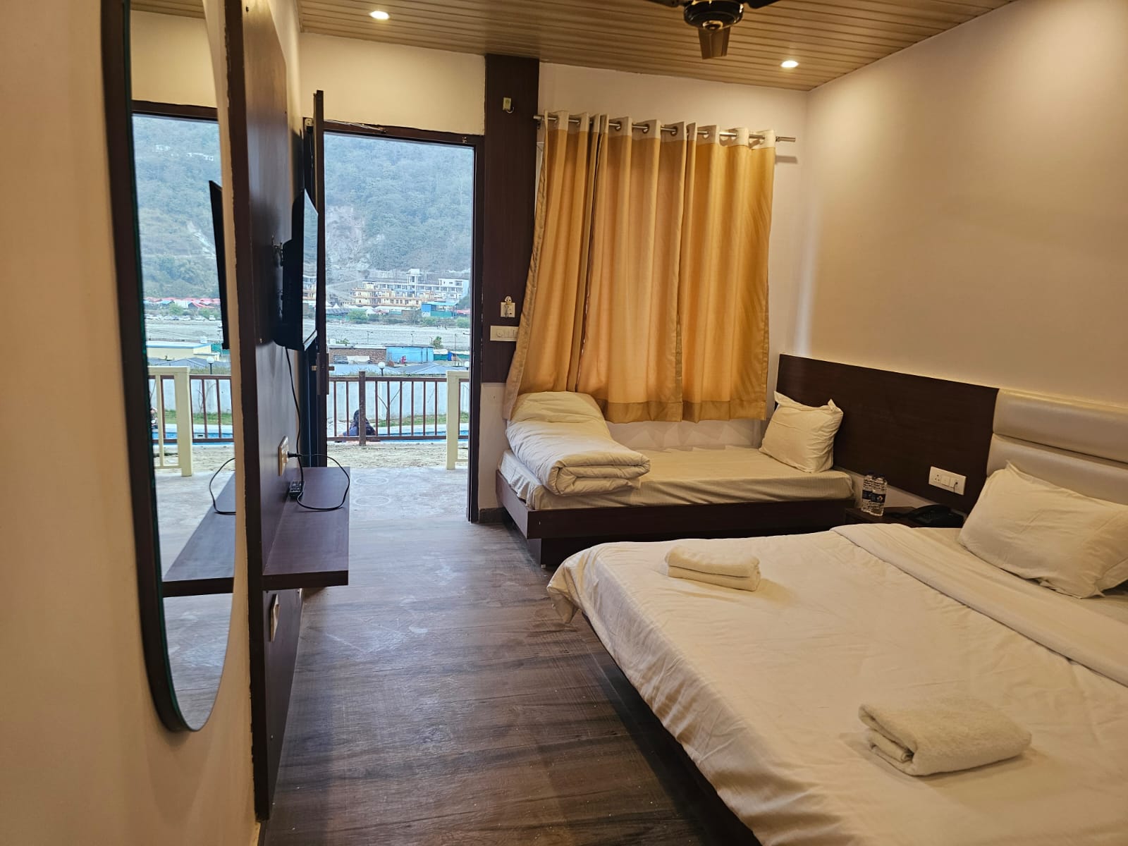 Rishikesh Luxury Hotels | Best Resorts Near Rishikesh | MR
River